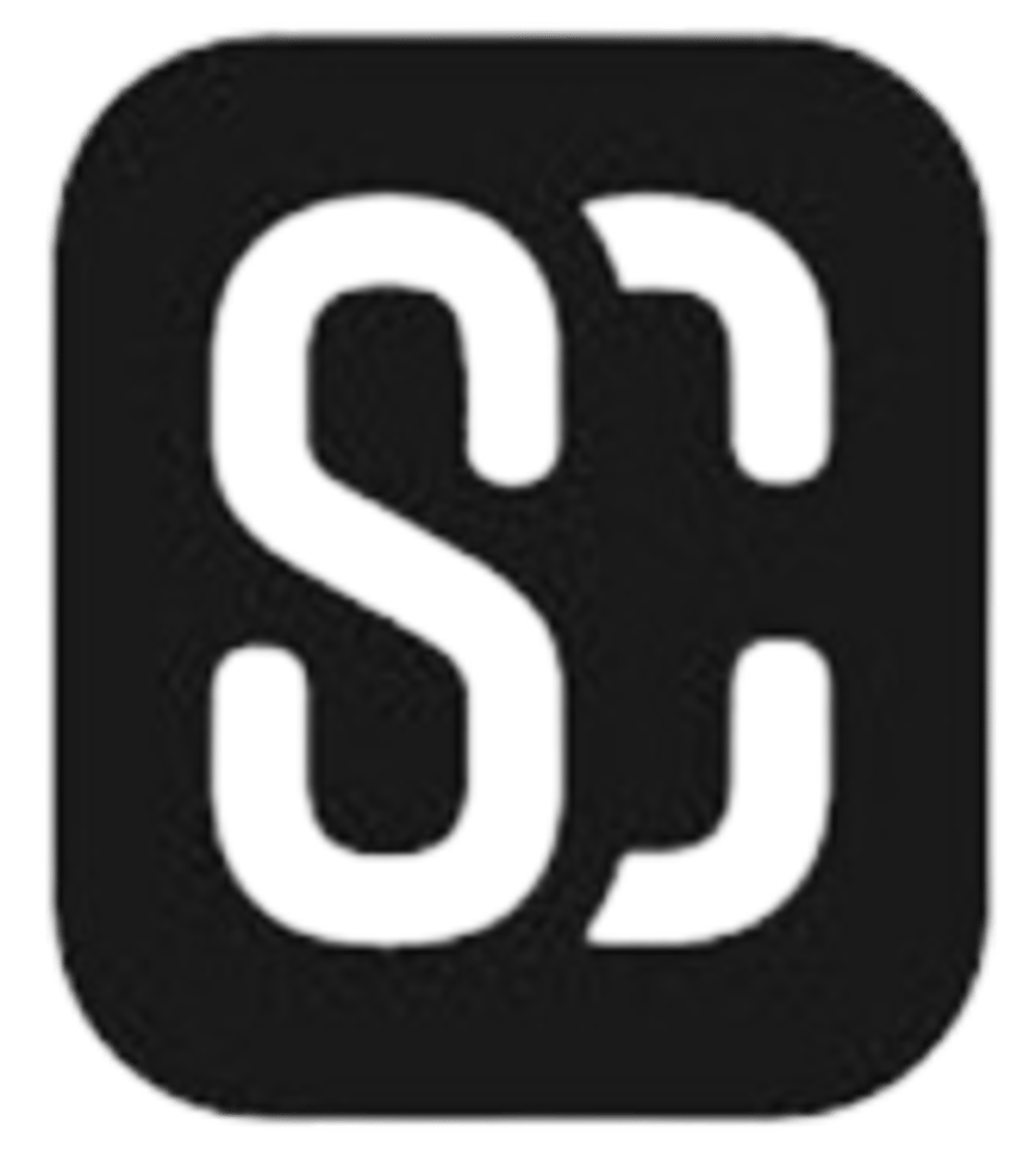 Schwarzes Quadrat mit abgerundeten Ecken und einem weißen Logo, das wie ein stilisiertes "SC" aussieht.